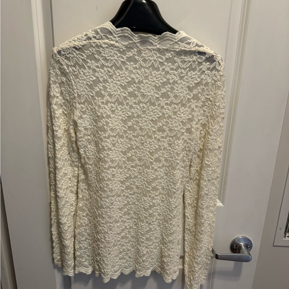 Guess - Ivory White Top - Size Medium - Picture 4 of 6